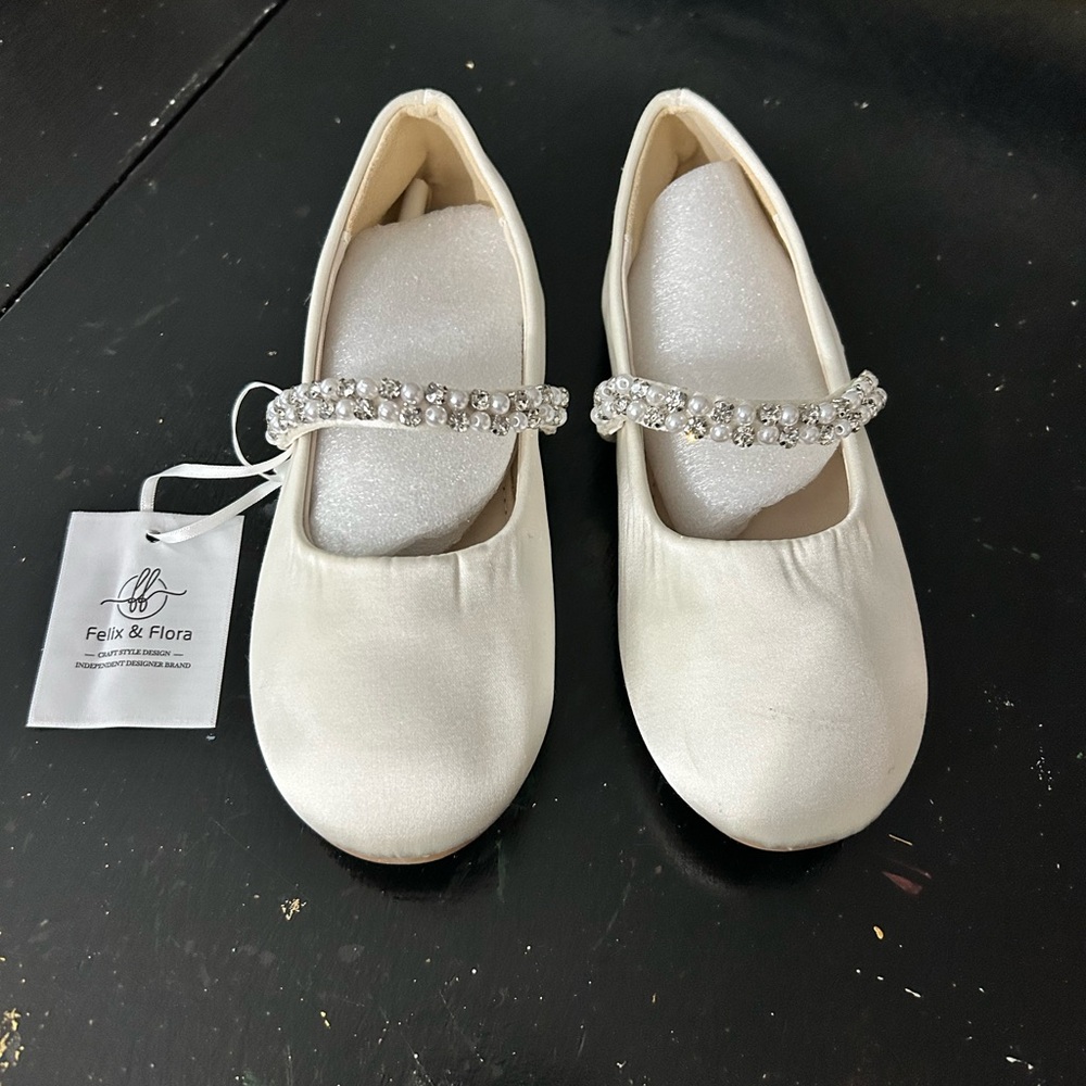 Little Girls Flower Girls Shoes - Satin with bows and rhinestones - Size 12